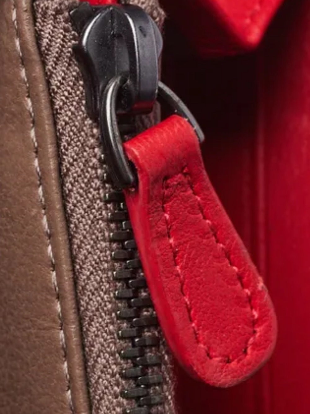 Bottega Veneta Red Leather Zip Wallet - Picture 8 of 8